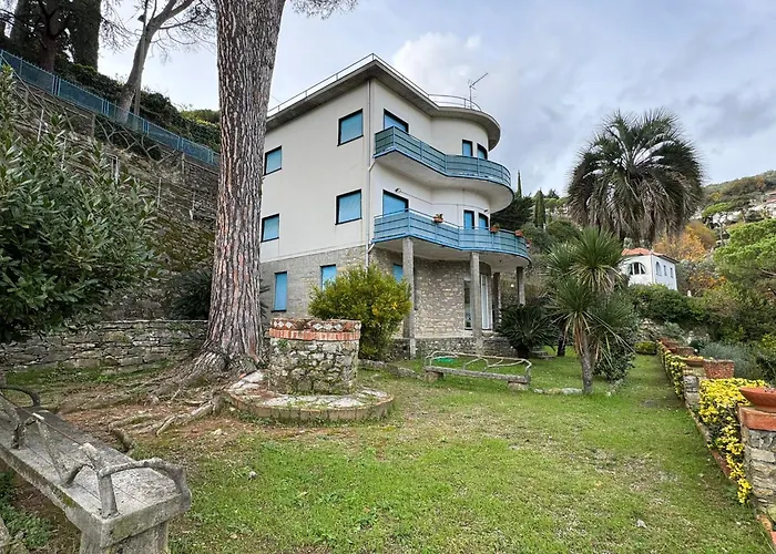 The Castle - In Con Splendido Giardino Appartamento