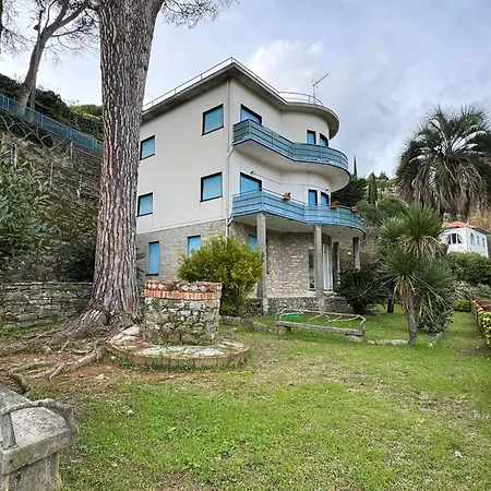 The Castle - In Con Splendido Giardino Lägenhet