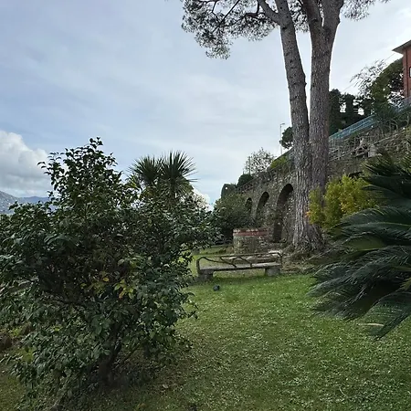 The Castle - In Con Splendido Giardino Appartamento